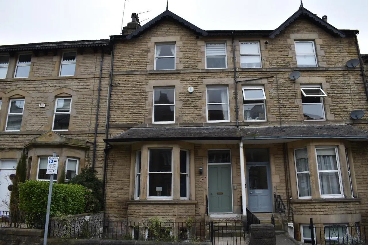 Carlton House - Spacious 4 Bed Victorian Townhouse ハロゲート 別荘