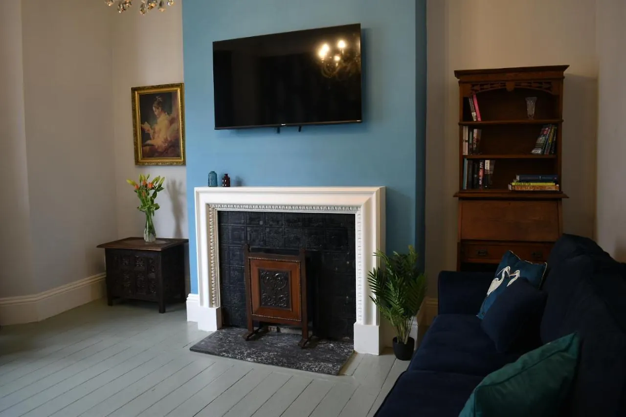 Carlton House - Spacious 4 Bed Victorian Townhouse ハロゲート