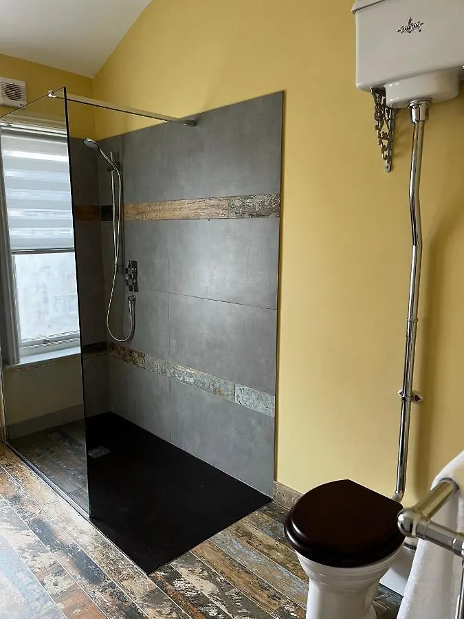 Carlton House - Spacious 4 Bed Victorian Townhouse ハロゲート 0*,  イギリス
