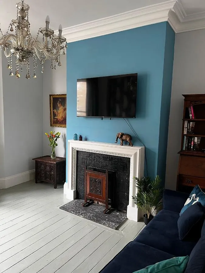 Carlton House - Spacious 4 Bed Victorian Townhouse ハロゲート